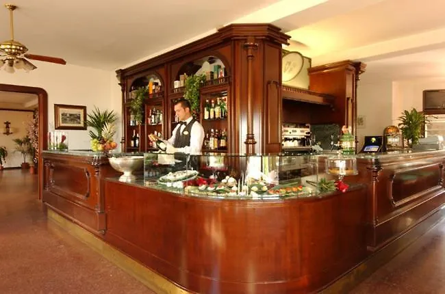 Family Room Sul Porticciolo リッチョーネ 3*,