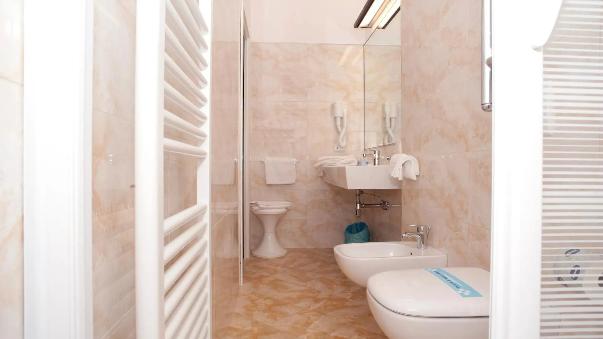 Family Room Sul Porticciolo リッチョーネ 3*,  イタリア